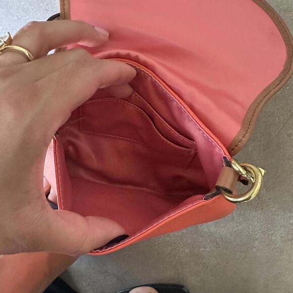 Coach - Picture 4 of 6